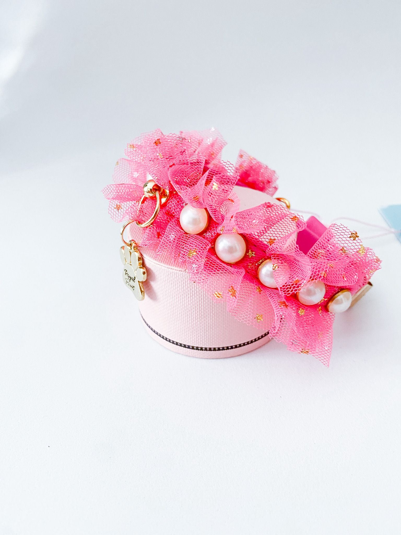 Collar de encaje y perlas